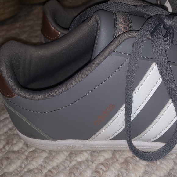 Adidas Sneakers size 6 - Picture 3 of 6